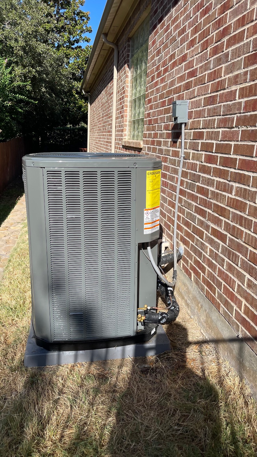 New outdoor condenser with disconnect and line set